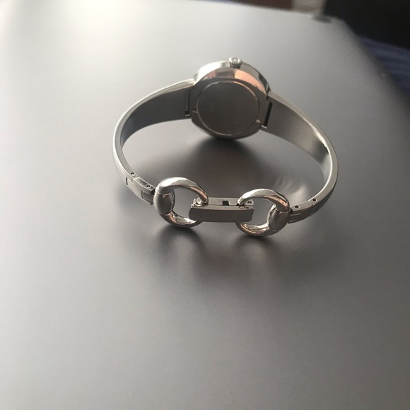 *SOLD* Authentic Gucci Silver Watch - Picture 3 of 9